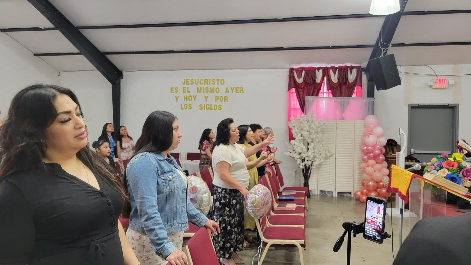 Hermanas en adoración